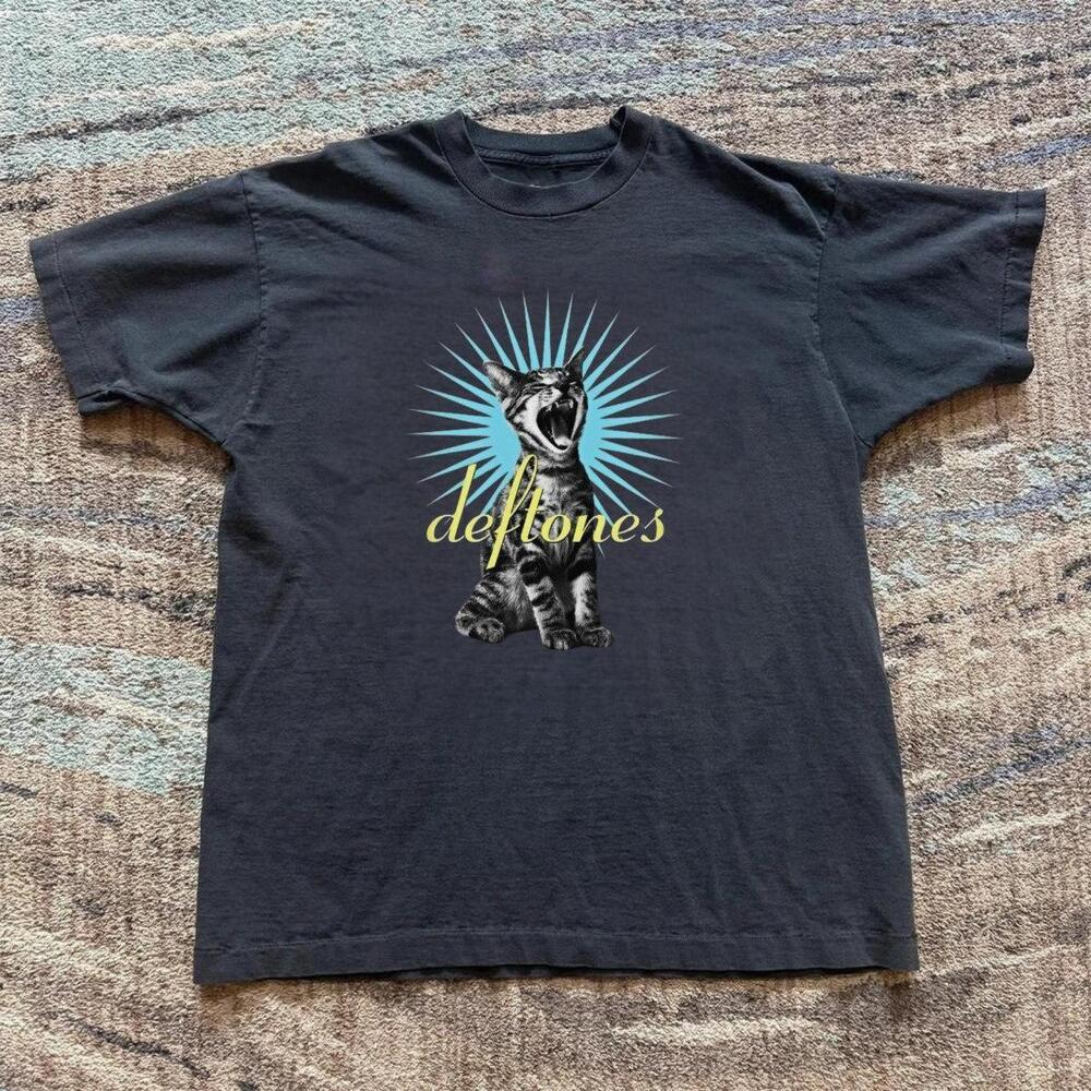 Vintage Deftones Yawning Cat Like Linus Sunburst Graphic Band Tee in Black